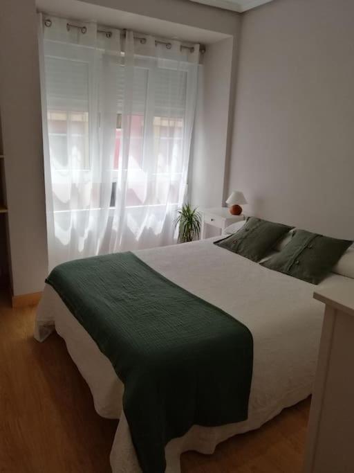 Appartamento Piso Completo Cerca De Estacion Bus, Tren Y Ferrys Santander Esterno foto